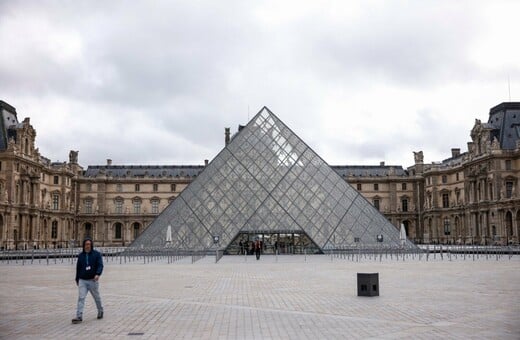 Λούβρο: Κανένα ίχνος από τα κλεμμένα κοσμήματα – Πέντε νέες συλλήψεις για τη ληστεία του αιώνα