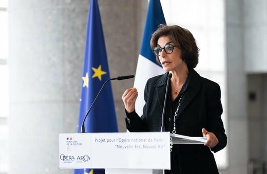 Ληστεία στο Λούβρο: Η Γαλλίδα υπουργός Πολιτισμού παραδέχθηκε «σοβαρό κενό ασφαλείας» 