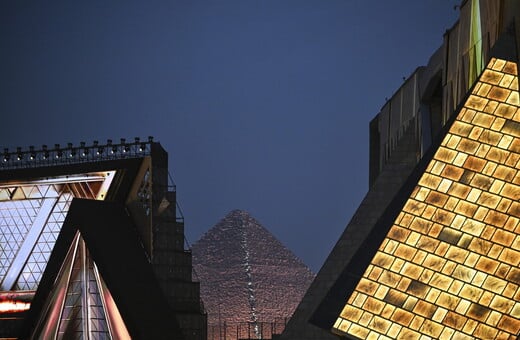 Ξεκίνησαν τα λαμπρά εγκαίνια του Μεγάλου Αιγυπτιακού Μουσείου - Live η τελετή δίπλα στις Πυραμίδες της Γκίζας