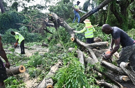 Τζαμάικα: Οι κάτοικοι ψάχνουν τροφή στους δρόμους – Η απελπισία κυριαρχεί μετά τον τυφώνα Μελίσα