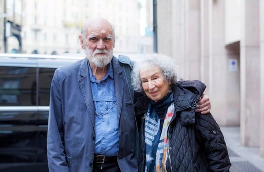 Η Μάργκαρετ Άτγουντ στο μονοπάτι του πένθους 