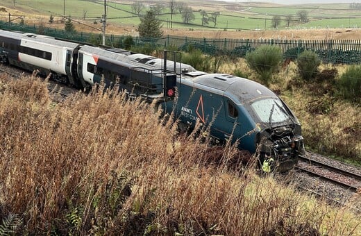 Αγγλία:Εκτροχιασμός τρένου λόγω κατολίσθησης εδάφους - Τέσσερις τραυματίες