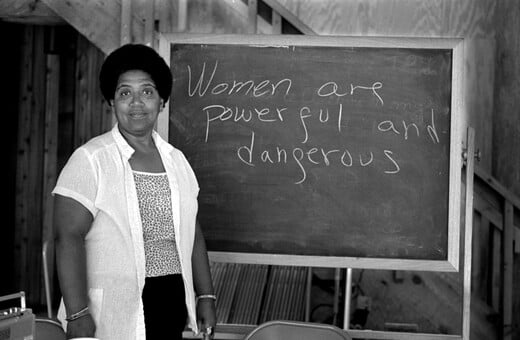 Μαύρη, λεσβία, μητέρα, πολεμίστρια, ποιήτρια, καρκινοπαθής