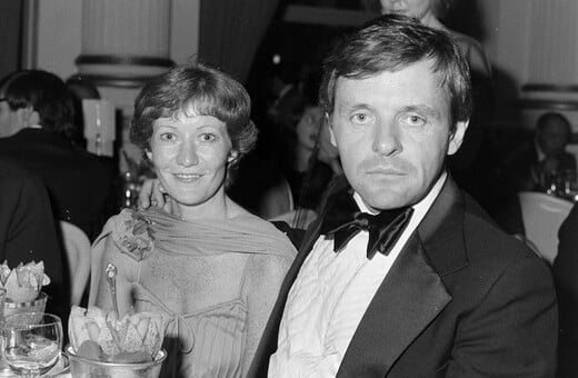 Ο Άντονι Χόπκινς παραδέχεται ότι απάτησε την Τζένιφερ Λίντον: «Ελπίζω να είχε και εκείνη εραστή»