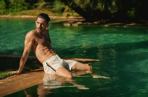 Τζόναθαν Μπέιλι: Ο πιο σέξι άνδρας για το 2025, σύμφωνα με το People