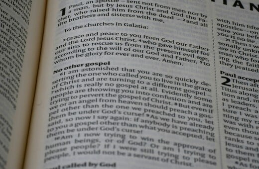 Το «vibe coding» είναι η Λέξη της Χρονιάς για το 2025, σύμφωνα με το λεξικό Collins