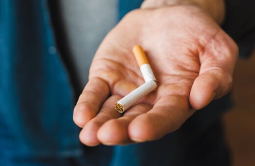 Παγκοσμίως, 1 στους 5 ενήλικες εξακολουθεί να καπνίζει