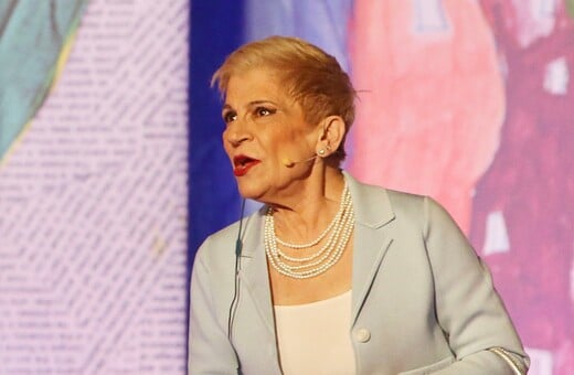 ΧΡΥΣΑ ΡΩΠΑ ΕΡΩΤΙΚΗ ΣΚΗΝΗ