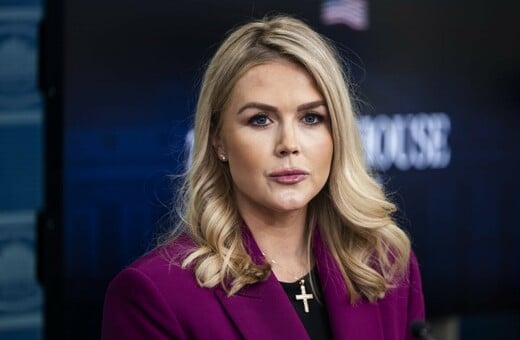 Λευκός Οίκος: Η εκπρόσωπος Τύπου αποκάλεσε το BBC «προπαγανδιστική μηχανή»