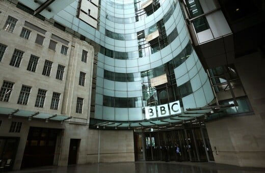 BBC: Παραιτήθηκαν γενικός διευθυντής και CEO μετά τις επικρίσεις για το μοντάζ σε ομιλία του Τραμπ 