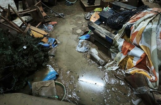 Κακοκαιρία: Ξεχείλισε ρέμα στη Λακωνία και παρέσυρε αυτοκίνητο – Δρόμοι «ποτάμια» στη Βόνιτσα