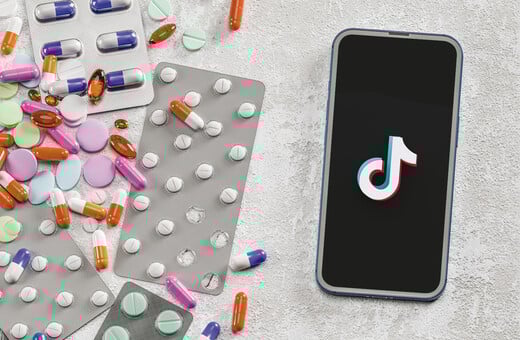 Επικίνδυνη «μόδα» στο Tik Tok με εφήβους να καταναλώνουν φάρμακα