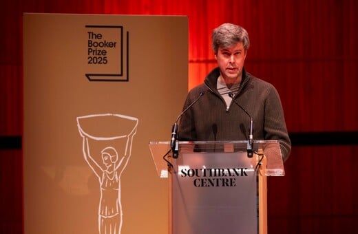 Βραβείο Booker 2025: Νικητής ο Ουγγροβρετανός David Szalay για το «σκοτεινό μυθιστόρημα» Flesh
