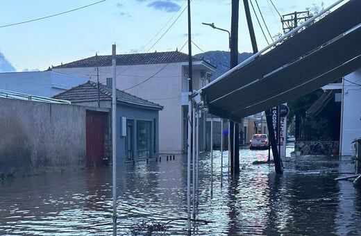 Λέσβος: Σοβαρά προβλήματα από τη σφοδρή κακοκαιρία - Πλημμύρισαν δρόμοι και σπίτια