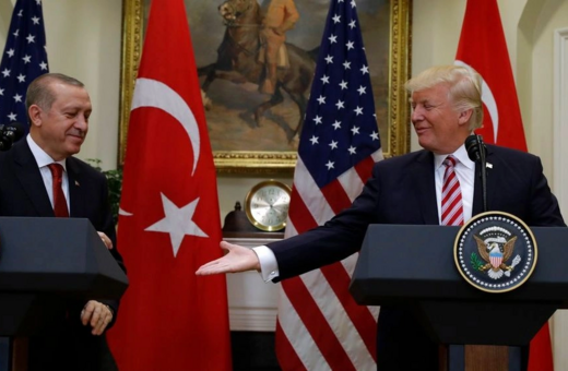 Ο Τραμπ αποθεώνει τον Ερντογάν παρουσία Φιντάν: «Είναι ένας σπουδαίος ηγέτης»