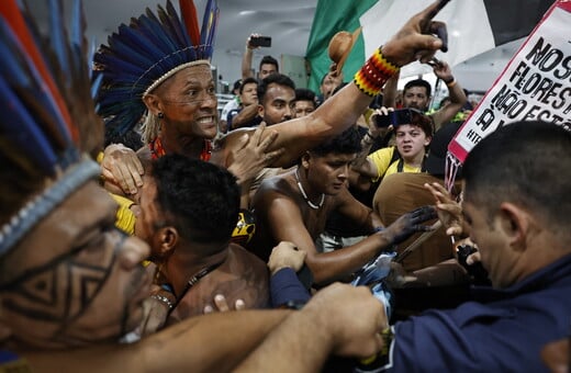 Επεισόδια στη Διάσκεψη COP30 στη Βραζιλία – Αυτόχθονες εισέβαλαν στο συνεδριακό κέντρο του ΟΗΕ