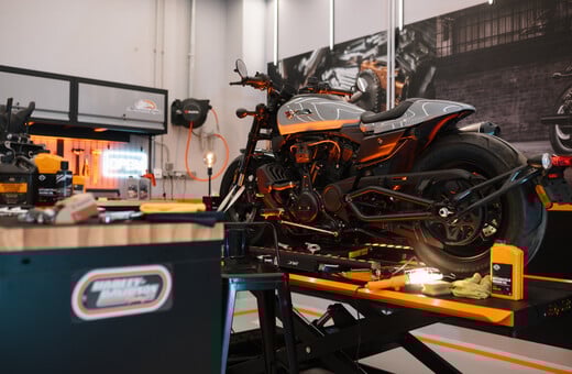 Η Harley Davidson γιόρτασε τα εγκαίνια του νέου καταστήματος με ένα εντυπωσιακό opening