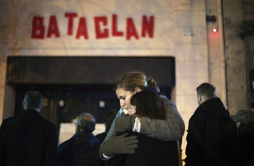 Παρίσι: 10 χρόνια μετά τις τρομοκρατικές επιθέσεις, η Γαλλία παραμένει σημαδεμένη