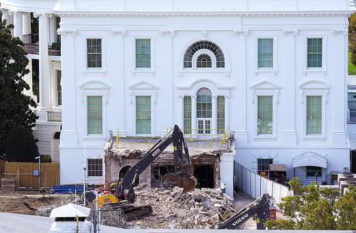 Η «λίστα των φίλων»: Ποιοι χρηματοδοτούν την πολυτελή αίθουσα του Τραμπ στον Λευκό Οίκο