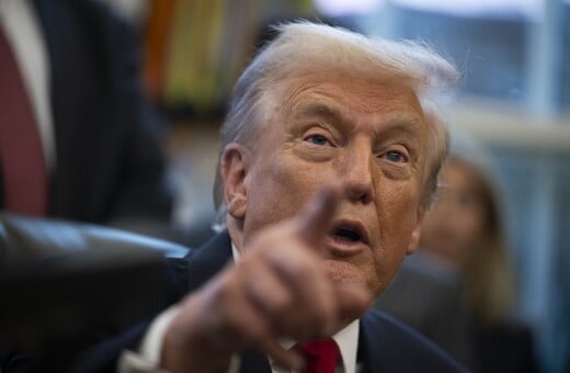 Ο Τραμπ θα διατάξει έρευνα για τις φερόμενες σχέσεις Έπσταϊν και Κλίντον