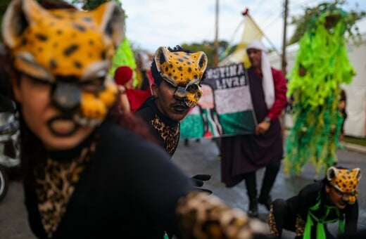 «Περιμένουμε καρτερικά και αποσβολωμένοι την επόμενη καταστροφή»
