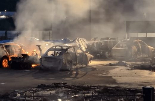 Νυχτερινή φωτιά «χτύπησε» έκθεση Tesla στη Γαλλία – Πιθανός εμπρησμός