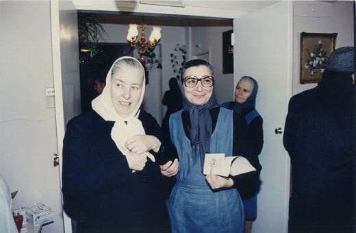 Αγία Αθανασία του Αιγάλεω: Αγύρτισσα αγία, δαιμόνια επιχειρηματίας