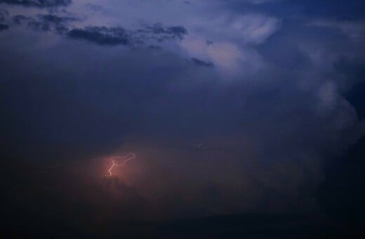 Επικαιροποιήθηκε το έκτακτο της ΕΜΥ: Πορτοκαλί προειδοποίηση για ισχυρές βροχές και καταιγίδες