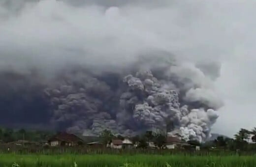Ινδονησία: Εξερράγη το ηφαίστειο Σεμερού – Γιγαντιαίο νέφος στάχτης και εκκενώσεις κατοίκων