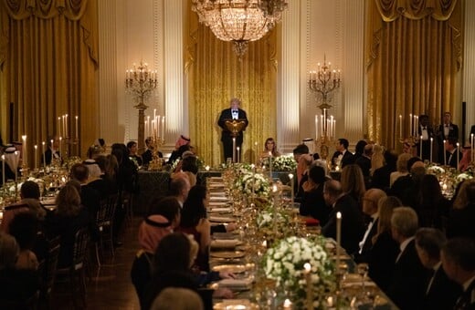 ΜΑΣΚ ΡΟΝΑΛΝΤΟ ΛΕΥΚΟΣ ΟΙΚΟΣ ΣΑΟΥΔΙΚΗ ΑΡΑΒΙΑ