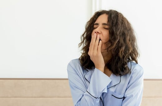 Γιατί χασμουριόμαστε όταν νυστάζουμε