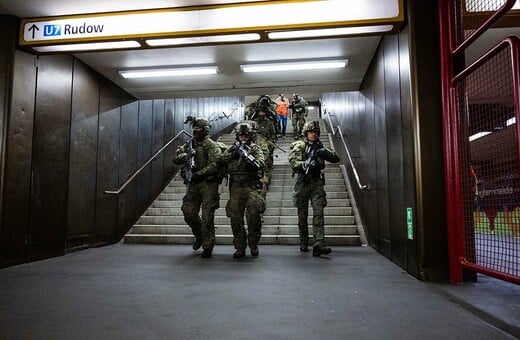 Ελεύθεροι σκοπευτές στο μετρό: Η Γερμανία κάνει ασκήσεις αστικού πολέμου στο Βερολίνο