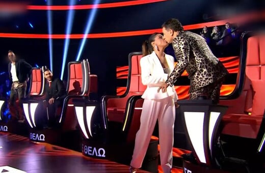 The Voice: Το φιλί της Έλενας Παπαρίζου με τον Μαζωνάκη και η ατάκα του Μάστορα