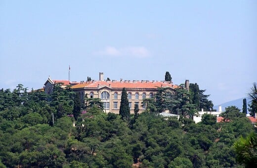 Θεολογική Σχολή Χάλκης: Η παπική επίσκεψη φέρνει ξανά στο προσκήνιο το ζήτημα της επαναλειτουργίας