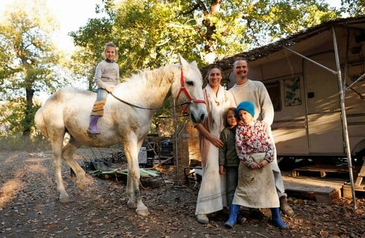Γιατί μια οικογένεια που ζει στο δάσος έχει διχάσει την Ιταλία;