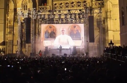 Ο Πάπας Λέων εμφανίστηκε σε rave party και ευλόγησε το κοινό 