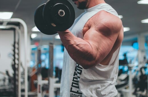 Η αυξημένη μυϊκή μάζα συνδέεται με πιο αργή γήρανση του εγκεφάλου, σύμφωνα με έρευνα 