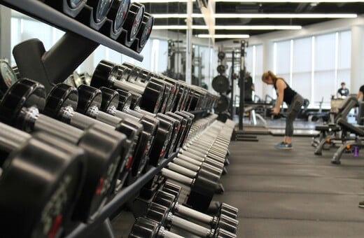 ΓΥΜΝΑΣΤΗΡΙΟ ΟΜΟΦΟΒΙΚΗ ΕΠΙΘΕΣΗ ΜΗΝΥΣΗ