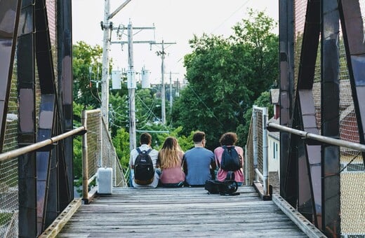 Έρευνα: Η εφηβεία κρατά μέχρι τα 30 