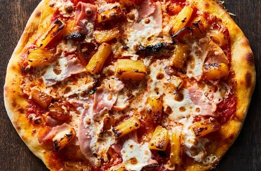 Λατρεύουμε την πίτσα με ανανά, πειράζει;