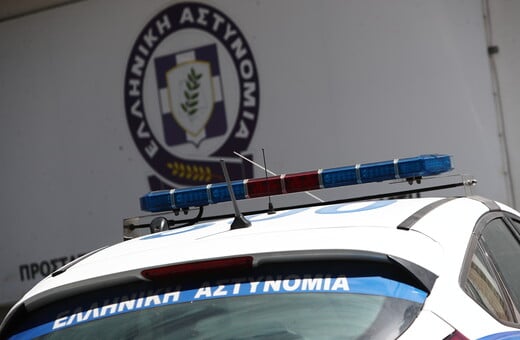 Μενίδι: Ανήλικη πήγε στο Αστυνομικό Τμήμα με ένα βρέφος στην αγκαλιά της 