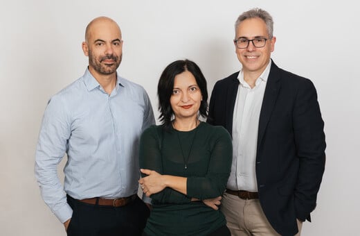 HIV στην Ελλάδα 2025: Όσα ξέρουμε, όσα φοβόμαστε, όσα πρέπει επιτέλους να αλλάξουν