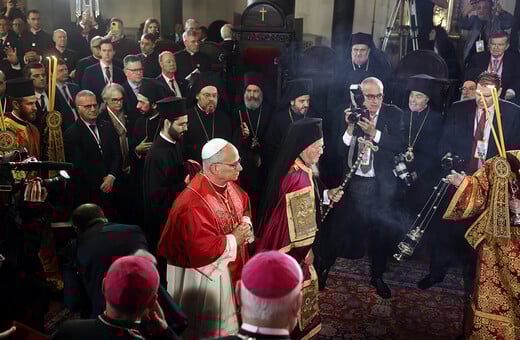 Στο Φανάρι ο Πάπας Λέων – Ιστορική συνάντηση με τον Οικουμενικό Πατριάρχη Βαρθολομαίο