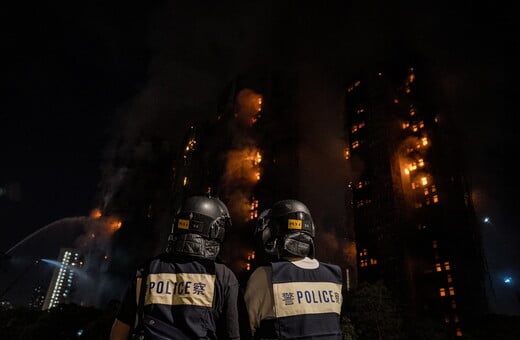 Χονγκ Κονγκ: Ο κυβερνήτης διατάσσει ανεξάρτητη έρευνα για τη φωτιά που στοίχισε τη ζωή σε 151 πολίτες