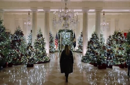 Μελάνια Τραμπ: Αποκάλυψε τον φετινό χριστουγεννιάτικο στολισμό του Λευκού Οίκου 
