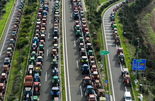 Αγρότες: Εντείνουν τα μπλόκα - Τουλάχιστον 4.000 τρακτέρ στη Θεσσαλία