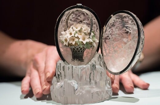 4000 διαμάντια στολίζουν το χειμερινό αυγό Fabergé