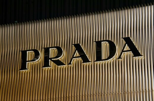 Η Prada αποκτά τη Versace, μια ιστορική στιγμή για τον κόσμο της μόδας