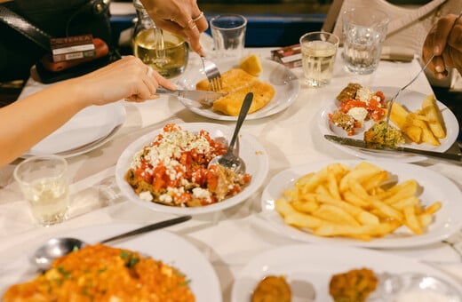 8 μεζεδοπωλεία