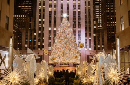Χριστούγεννα 2025: Η εντυπωσιακή φωταγώγηση του χριστουγεννιάτικου δέντρου στο Rockfeller Center της Νέας Υόρκης